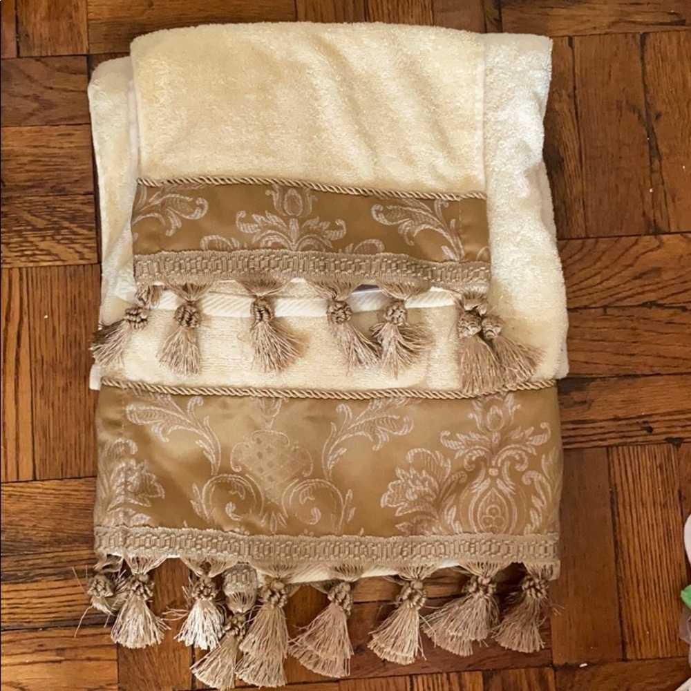 Croscill home yellow & gold  bath and hand towel